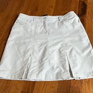 N•vo skort Grey and white striped size 6! ✨